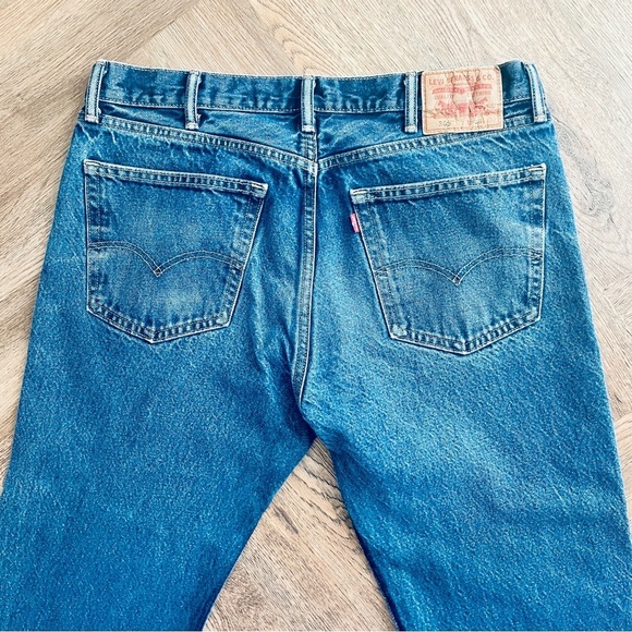 Levi's Jeans 38x32 505 Straight Fit Medium to Dark Wash Blue Jeans - Picture 6 of 8